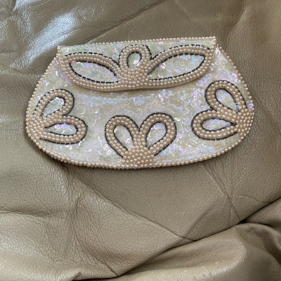 White leather evening gloves and Small Sequins clutch purse - Picture 6 of 15